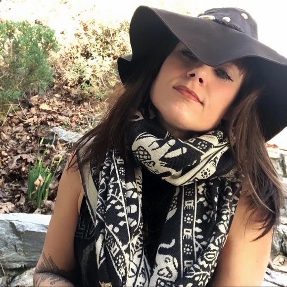 ELEPHANT Scarf Womens Black & Ivory Heavyweight Hindu Boho Infinity Neck Warmer - Picture 1 of 8